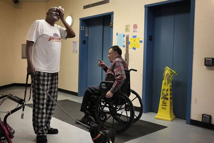 elevador avariado ou quebrado